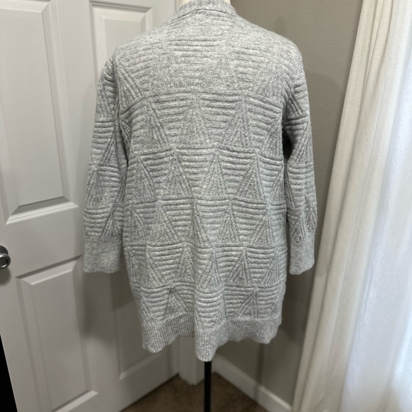 Plus Size Sweater Open Cardigan with Geometric Chevron Texture 3X (24/26) - Picture 2 of 3